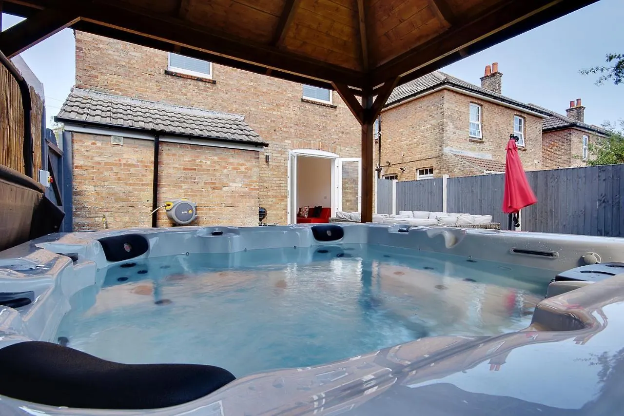 7 Palms Villa Bournemouth Holiday home