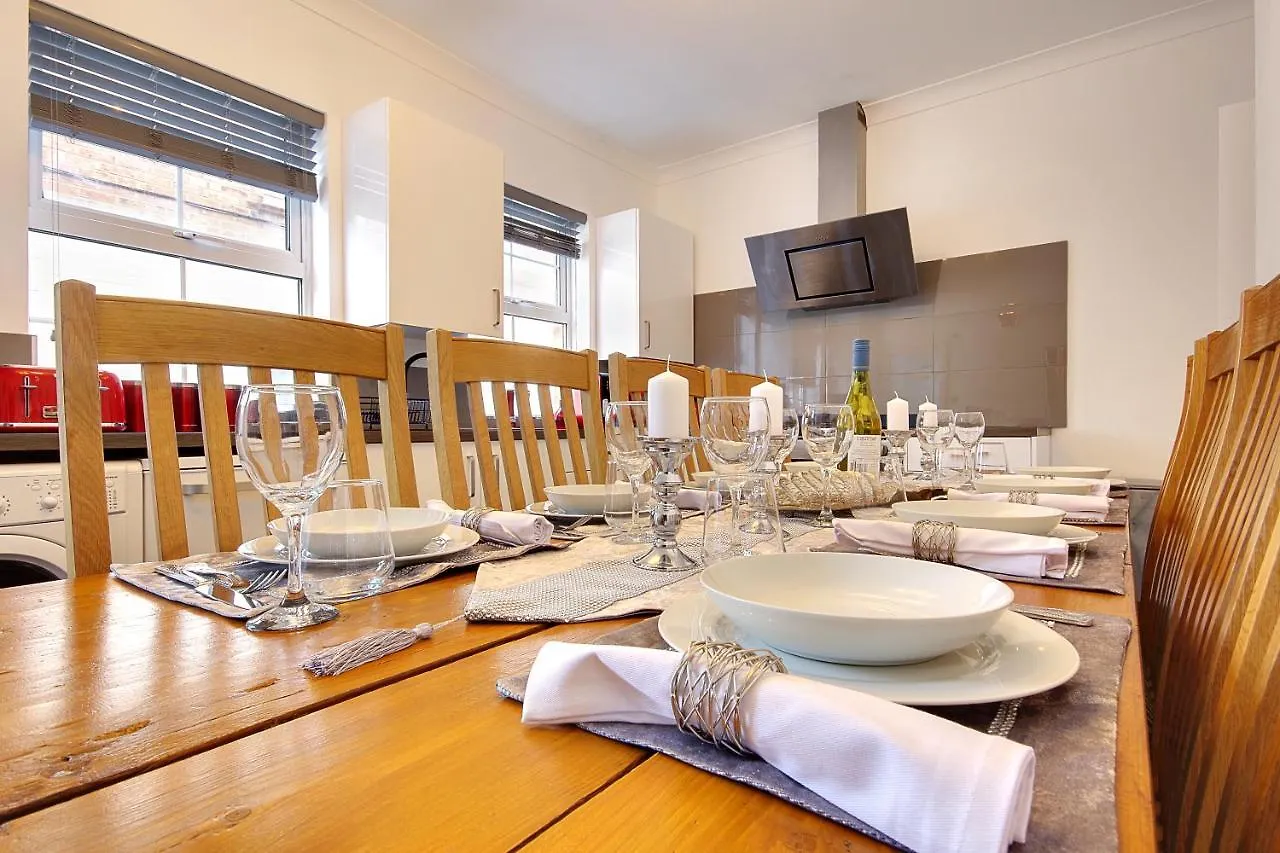 7 Palms Villa Bournemouth