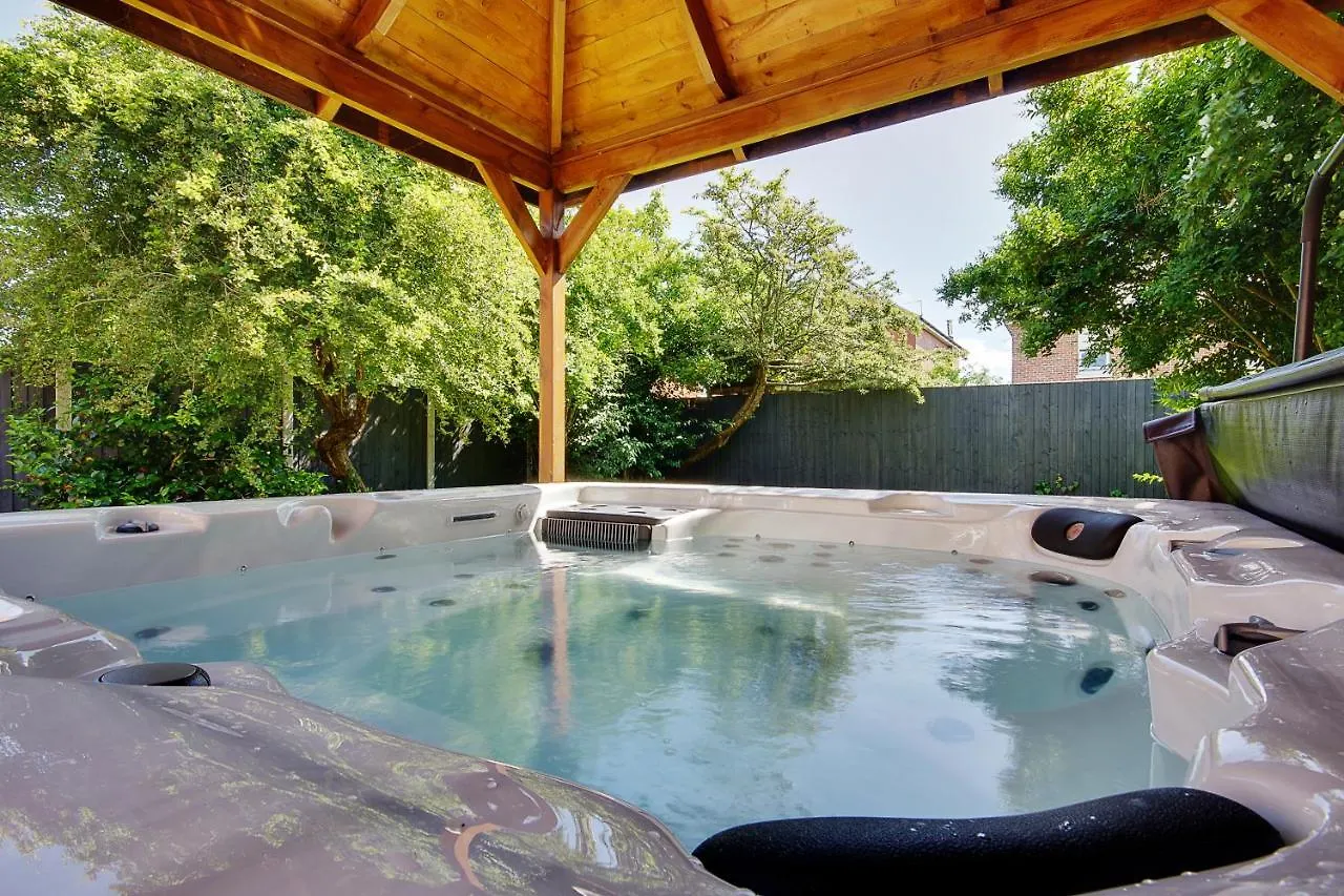 7 Palms Villa Bournemouth