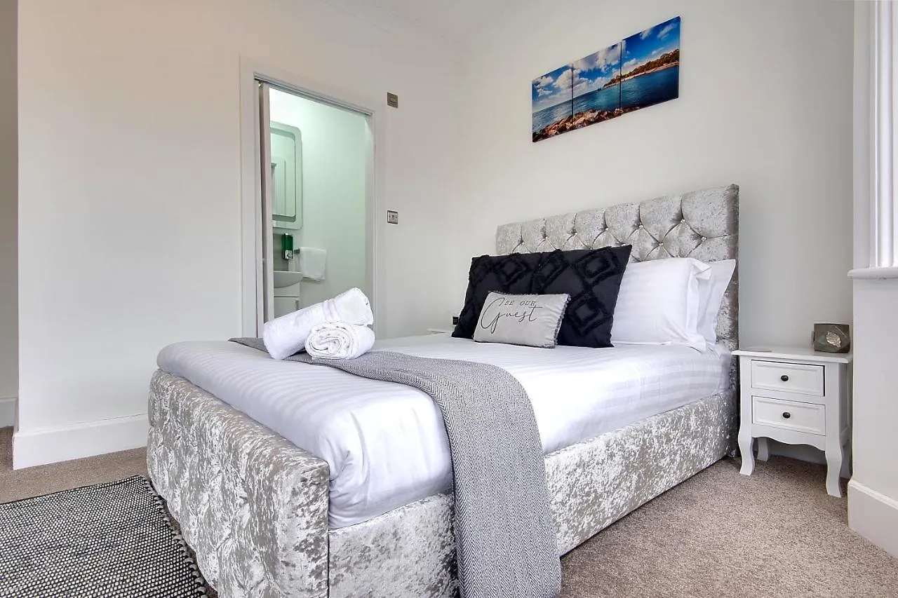 7 Palms Villa Bournemouth Holiday home