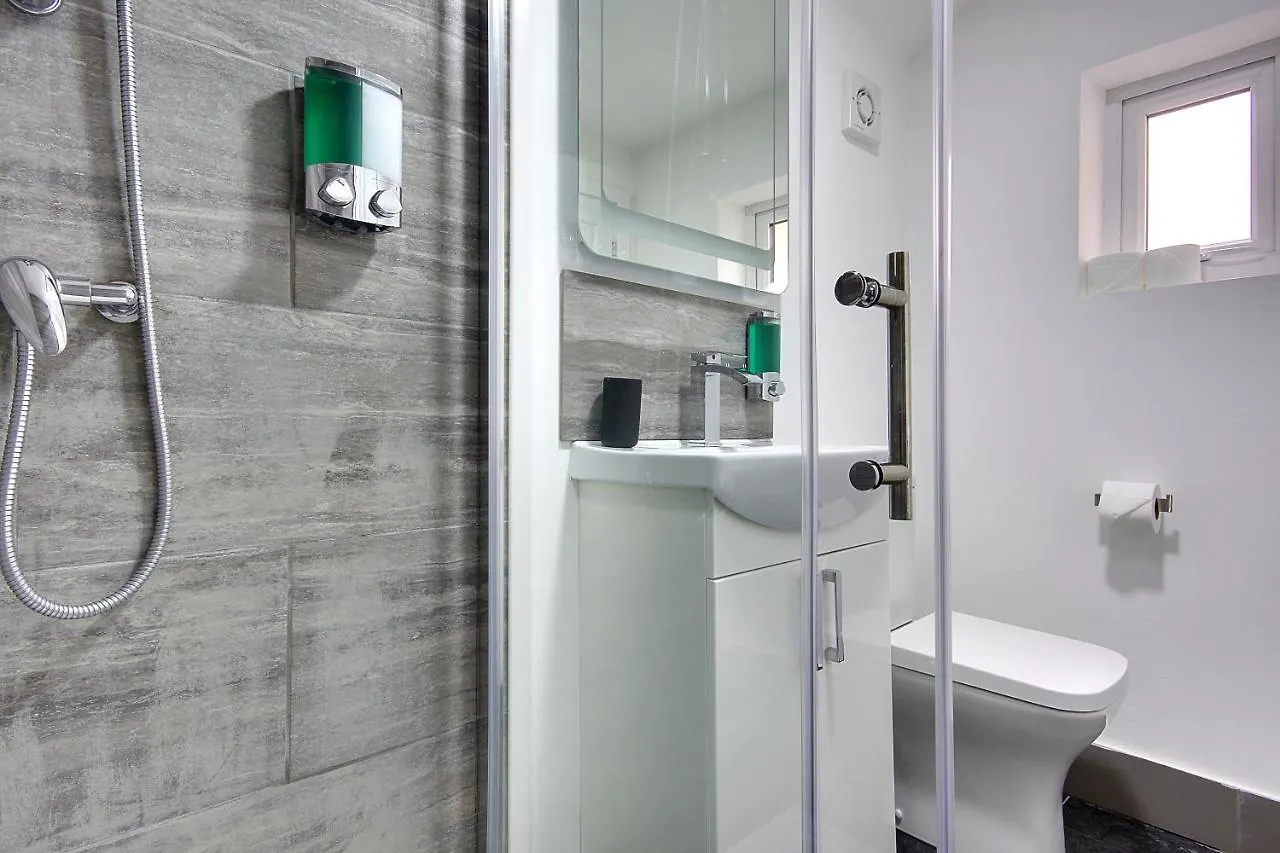 7 Palms Villa Bournemouth Holiday home