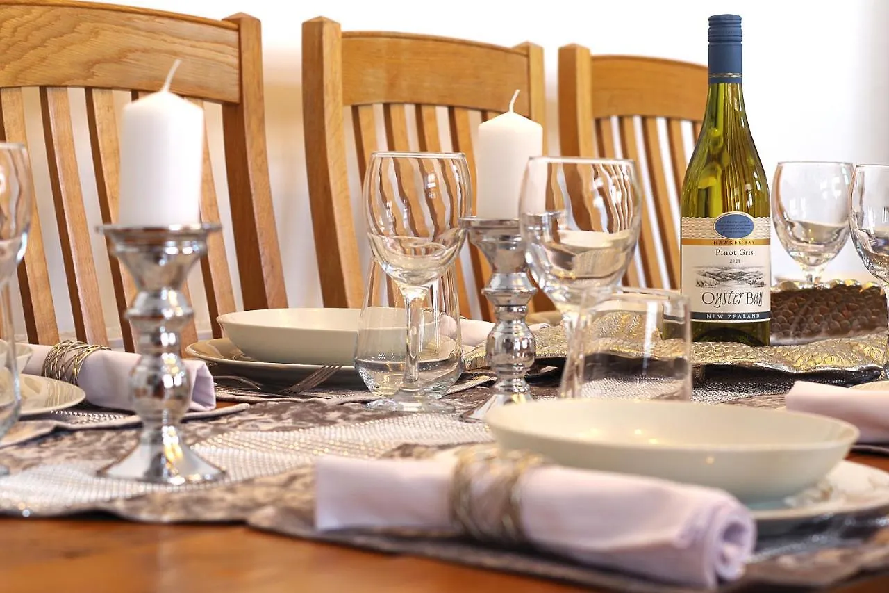 7 Palms Villa Bournemouth Holiday home