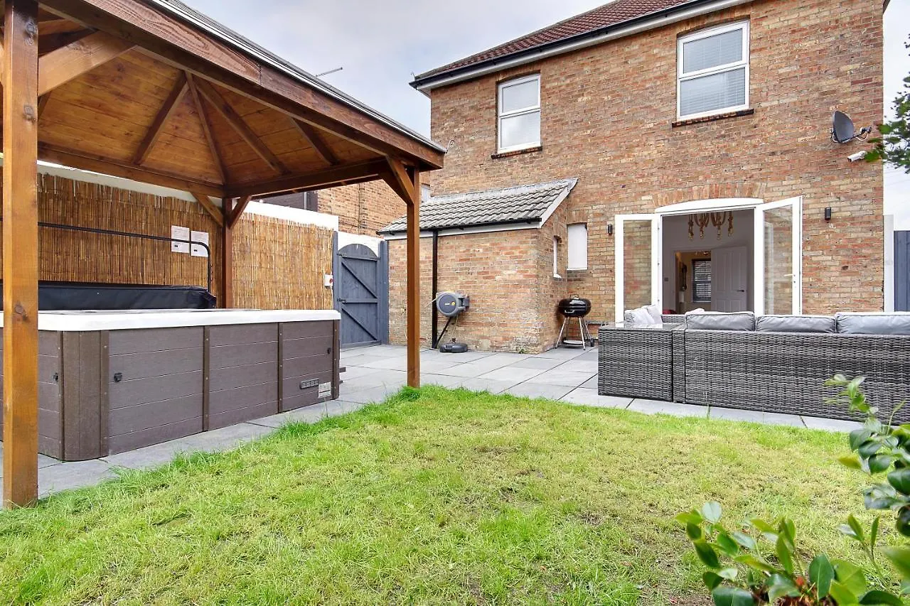 7 Palms Villa Bournemouth
