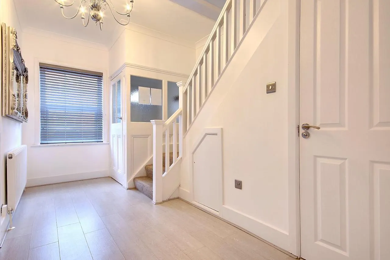 7 Palms Villa Bournemouth