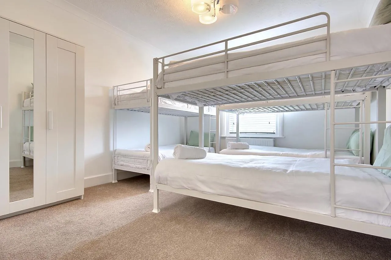 7 Palms Villa Bournemouth Holiday home